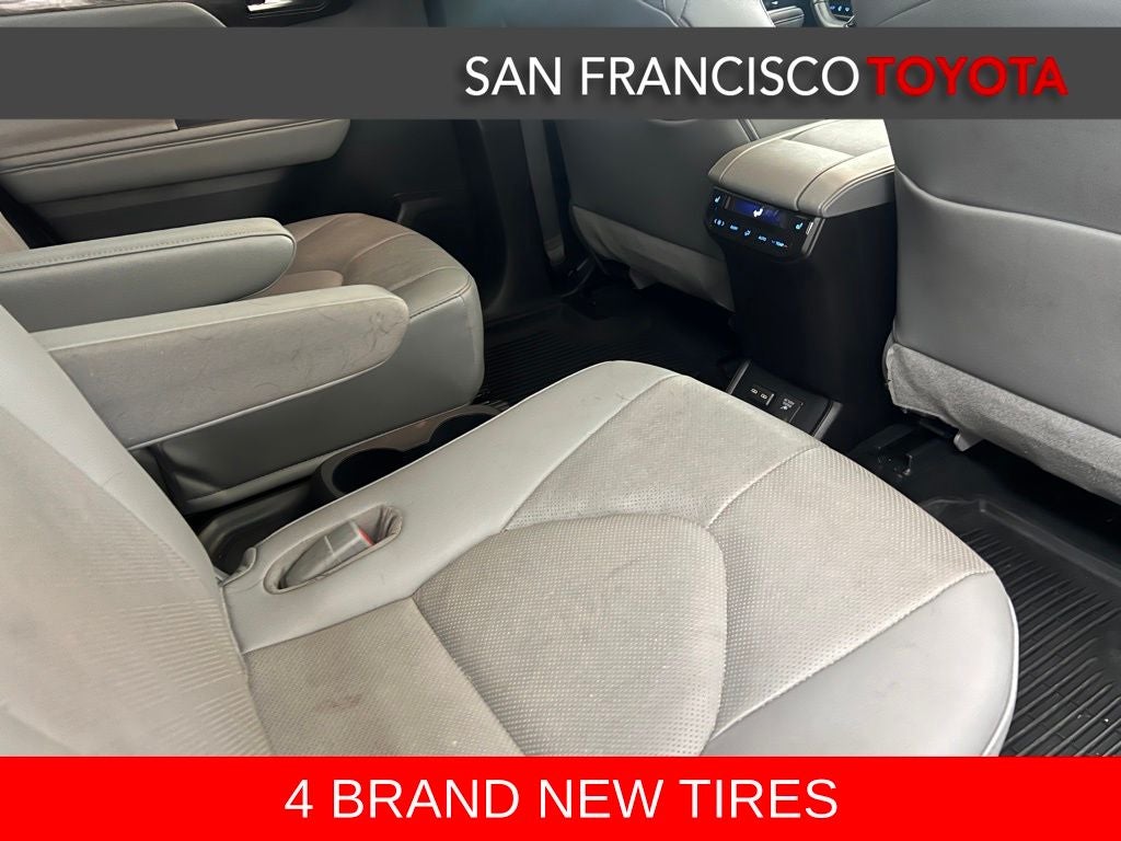 2022 Toyota Highlander Hybrid Platinum