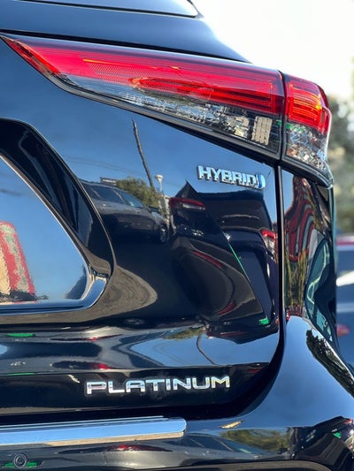 2023 Toyota Highlander Hybrid Platinum