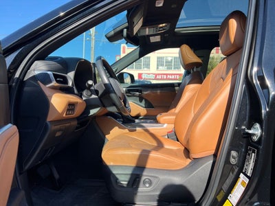2023 Toyota Highlander Hybrid Platinum