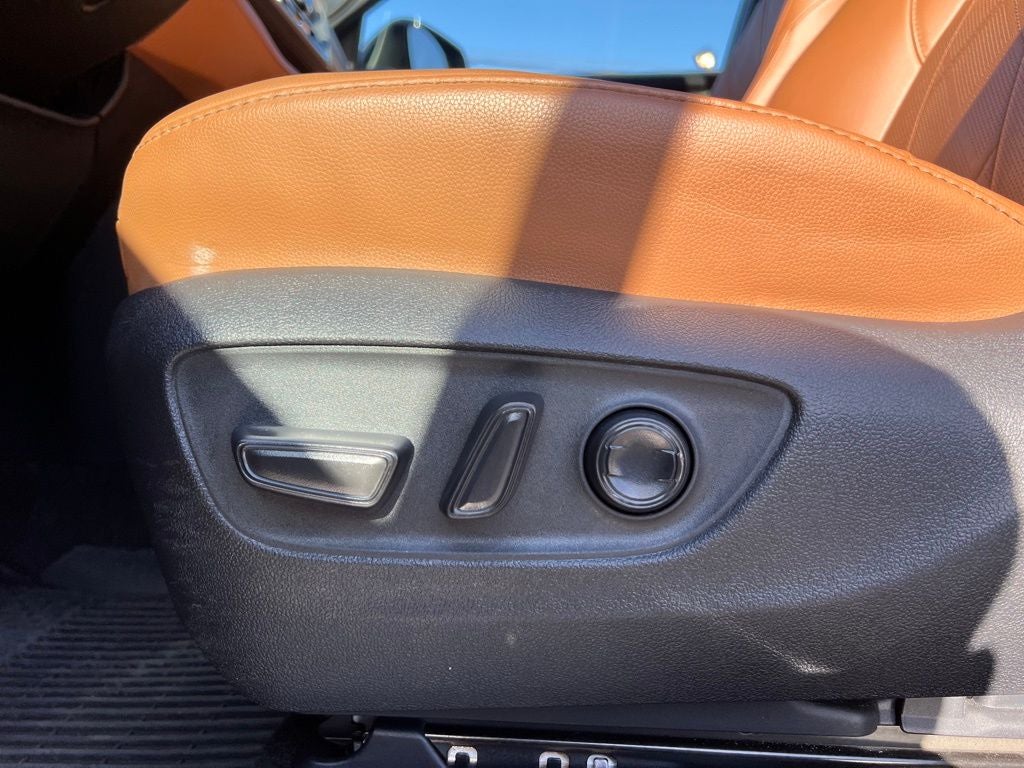 2023 Toyota Highlander Hybrid Platinum