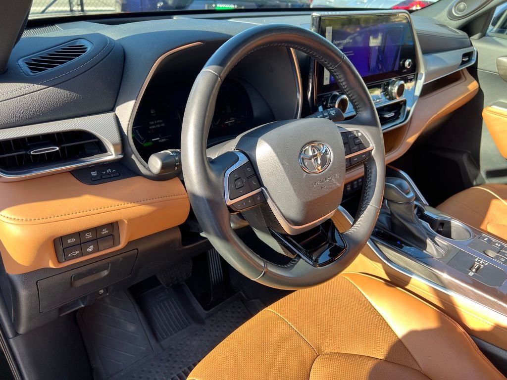 2023 Toyota Highlander Hybrid Platinum