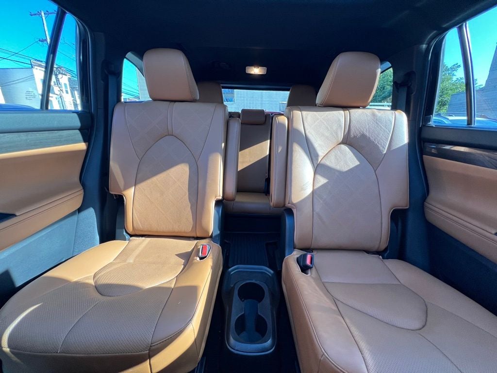 2023 Toyota Highlander Hybrid Platinum