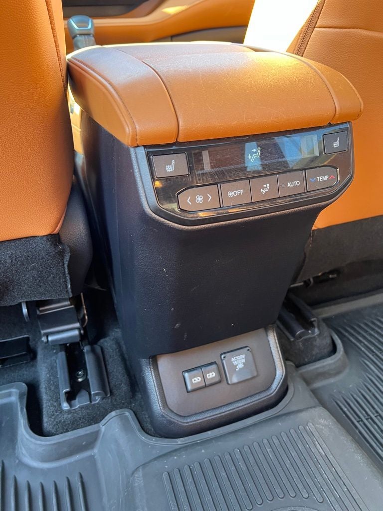 2023 Toyota Highlander Hybrid Platinum