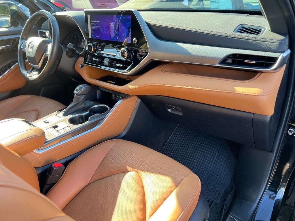 2023 Toyota Highlander Hybrid Platinum