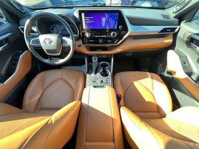 2023 Toyota Highlander Hybrid Platinum