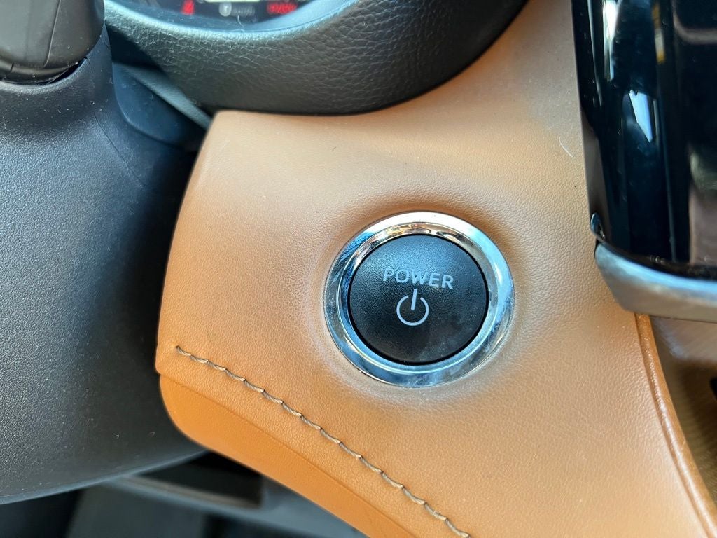 2023 Toyota Highlander Hybrid Platinum