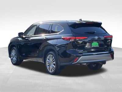 2023 Toyota Highlander Hybrid Platinum