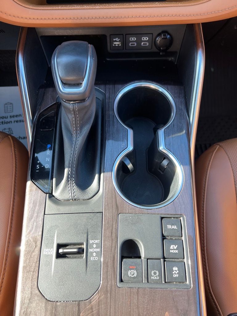 2023 Toyota Highlander Hybrid Platinum