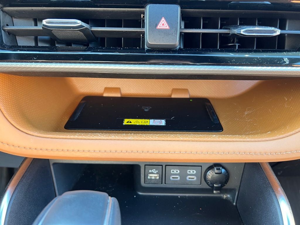 2023 Toyota Highlander Hybrid Platinum