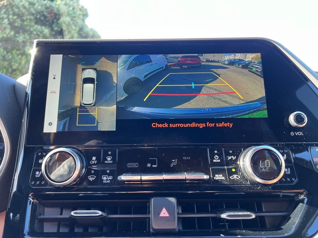 2023 Toyota Highlander Hybrid Platinum