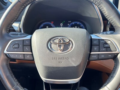 2023 Toyota Highlander Hybrid Platinum