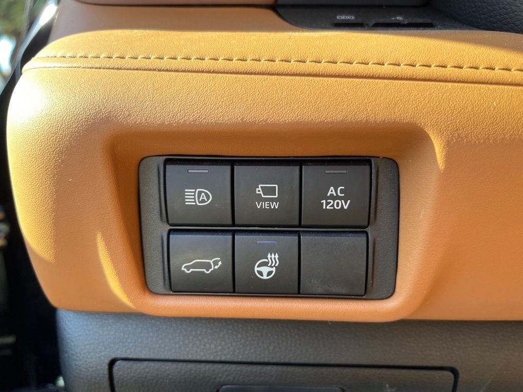 2023 Toyota Highlander Hybrid Platinum