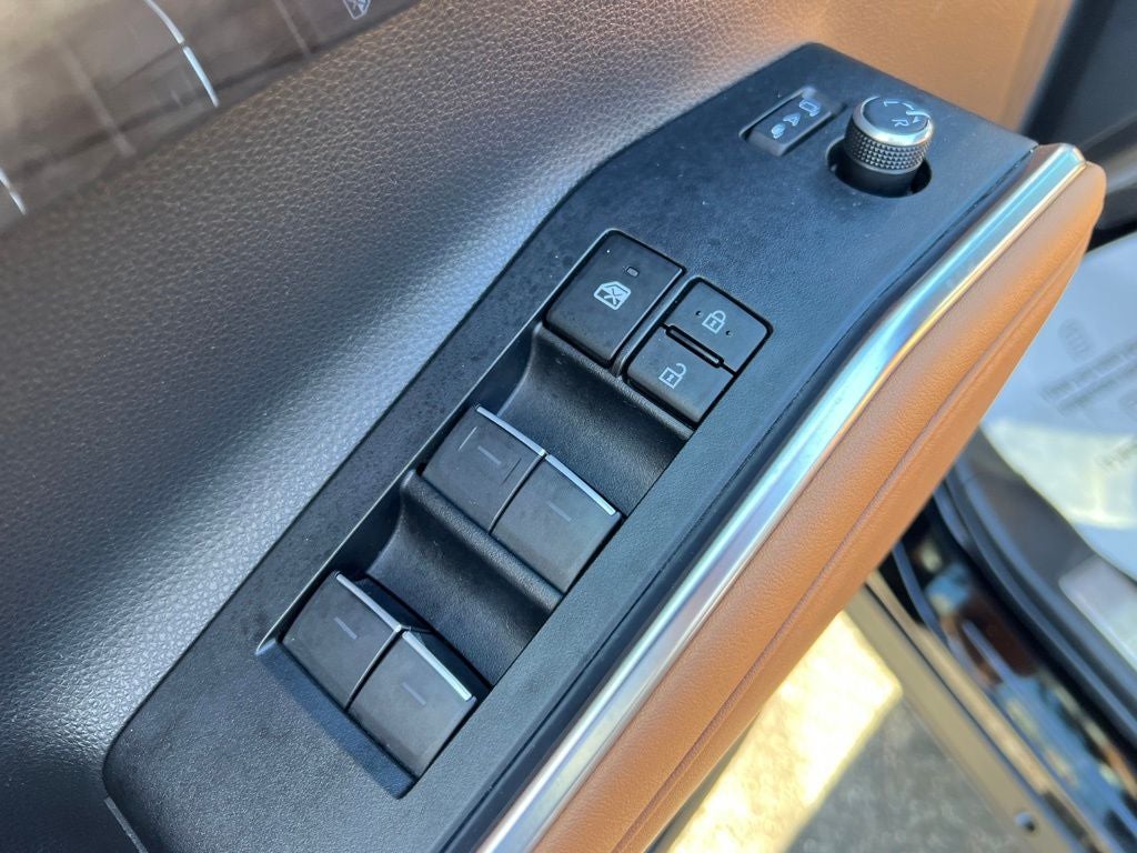 2023 Toyota Highlander Hybrid Platinum