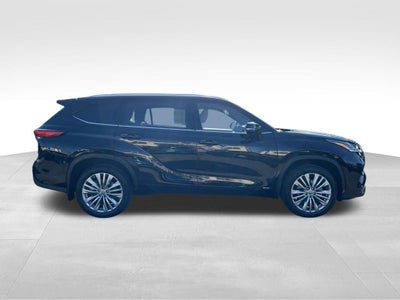 2023 Toyota Highlander Hybrid Platinum