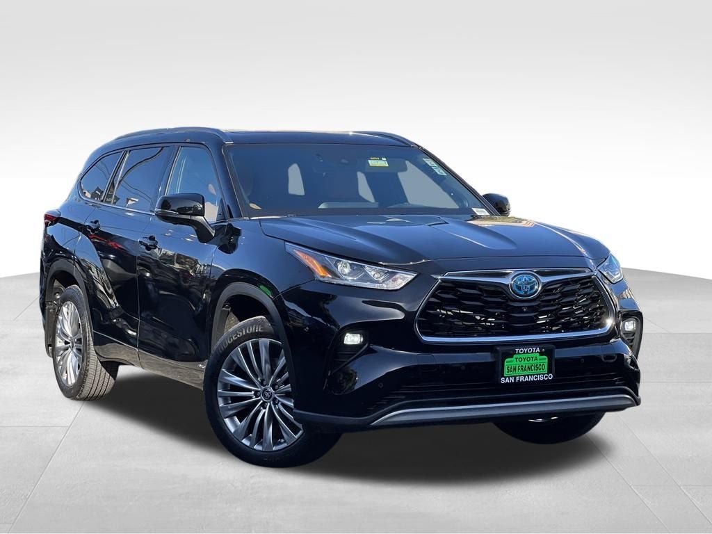 2023 Toyota Highlander Hybrid Platinum