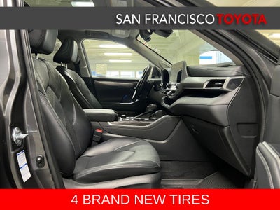 2022 Toyota Highlander Platinum