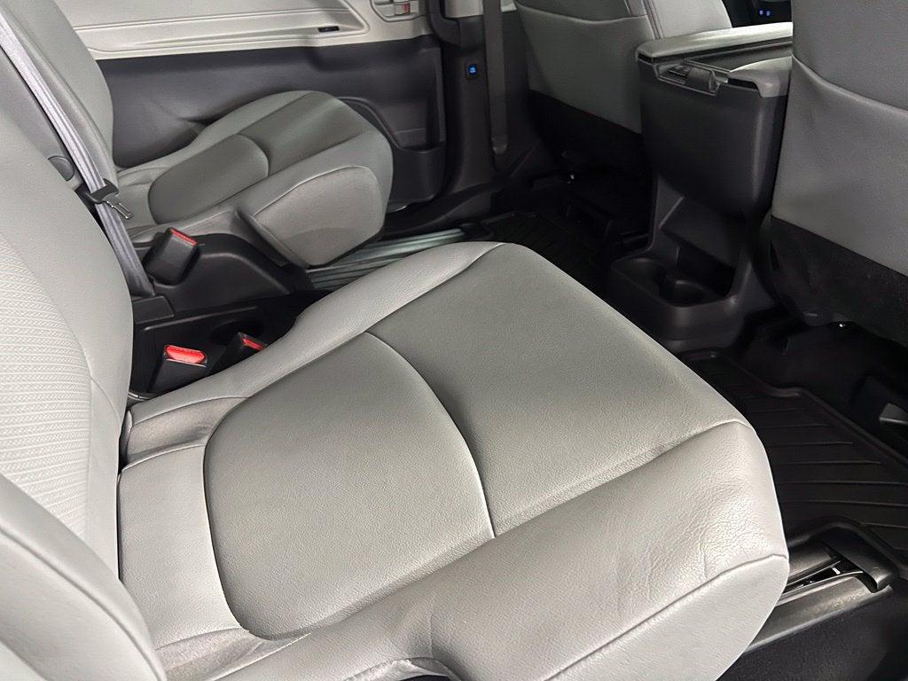 2023 Toyota Sienna XLE 8 Passenger