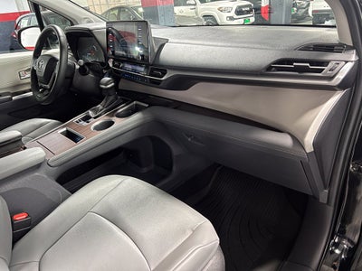 2023 Toyota Sienna XLE 8 Passenger