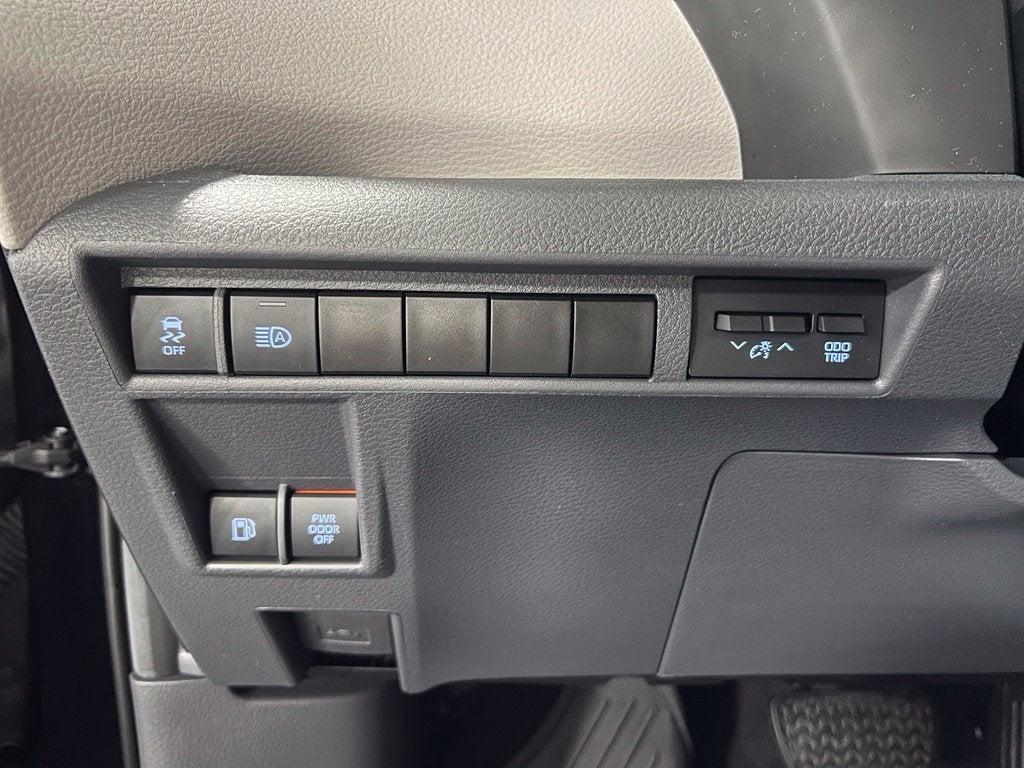 2023 Toyota Sienna XLE 8 Passenger