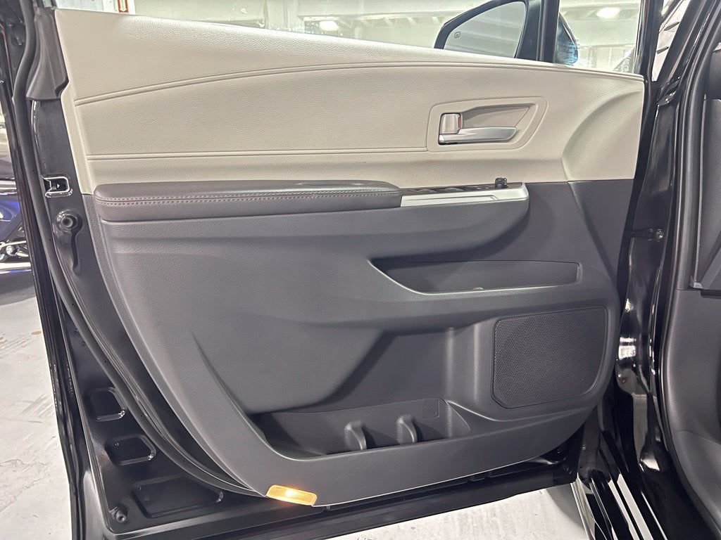 2023 Toyota Sienna XLE 8 Passenger