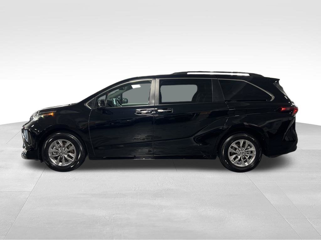 2023 Toyota Sienna XLE 8 Passenger