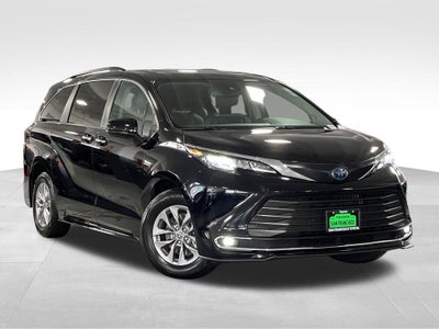 2023 Toyota Sienna XLE 8 Passenger