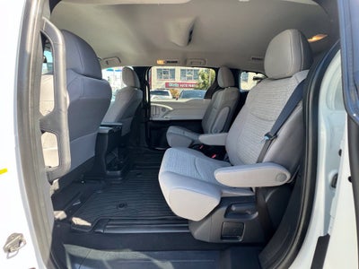 2026 Toyota Sienna LE 7 PASSENGER