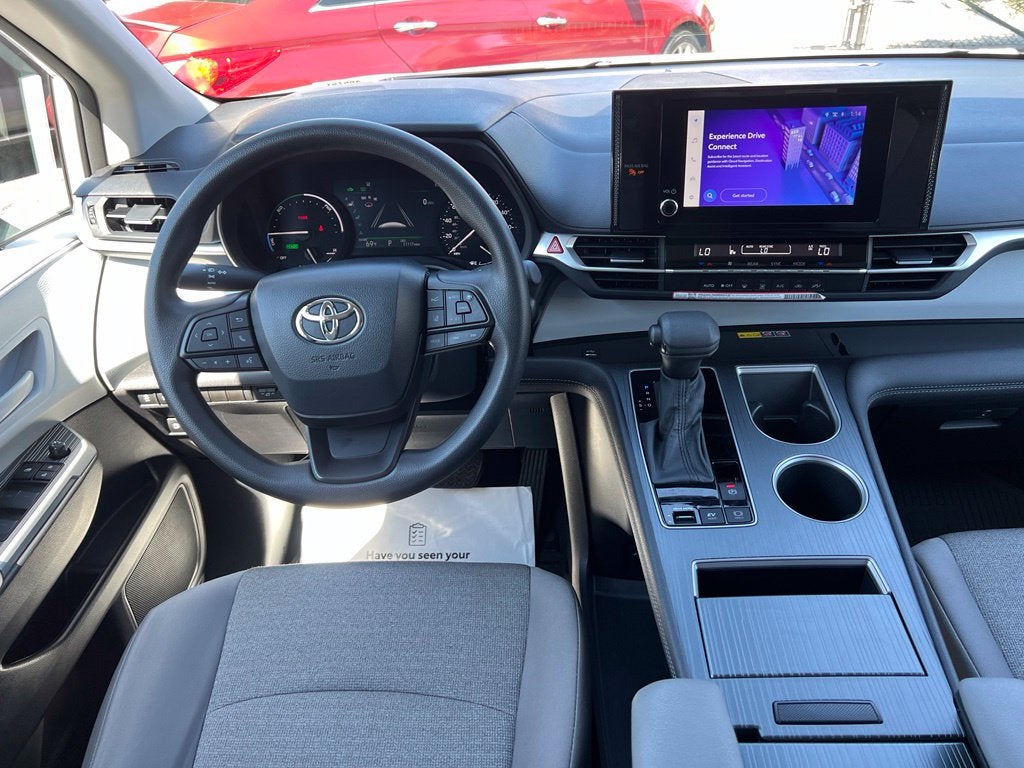 2026 Toyota Sienna LE 7 PASSENGER