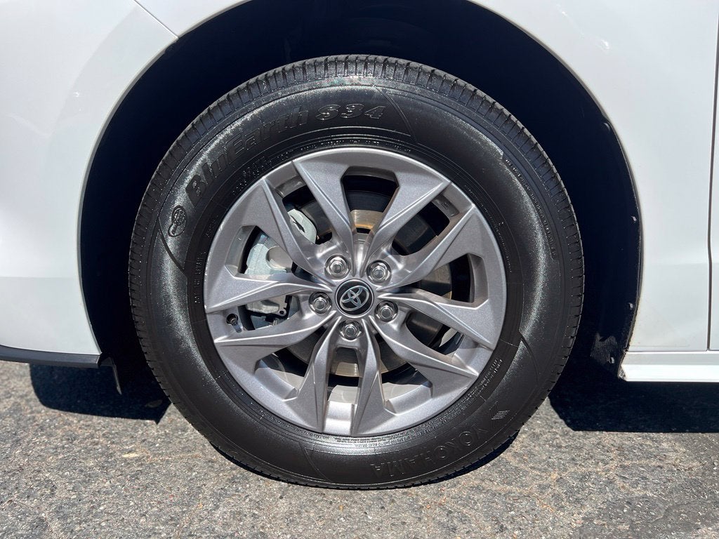 2026 Toyota Sienna LE 7 PASSENGER