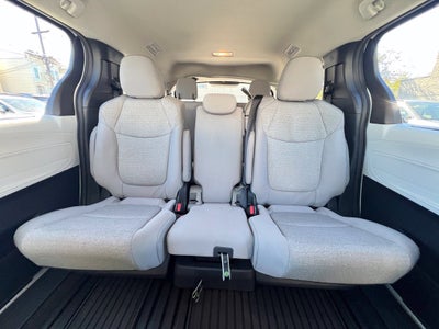 2026 Toyota Sienna LE 7 PASSENGERS