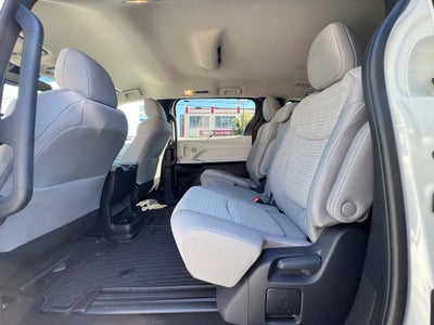 2026 Toyota Sienna LE 7 PASSENGERS