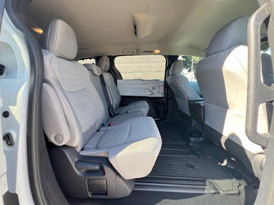 2026 Toyota Sienna LE 7 PASSENGERS