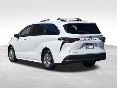 2026 Toyota Sienna LE 7 PASSENGERS