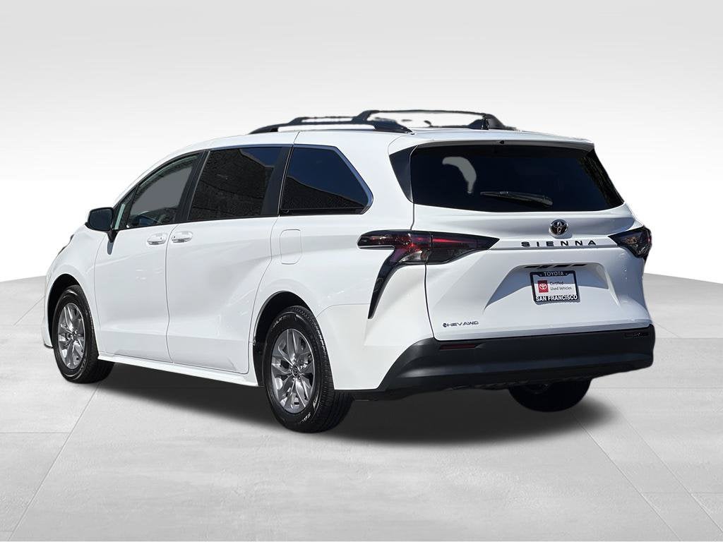2026 Toyota Sienna LE 7 PASSENGERS