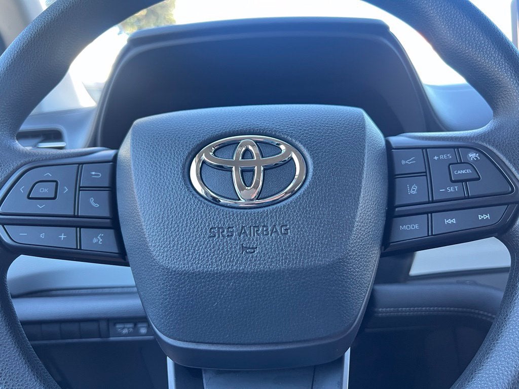 2026 Toyota Sienna LE 7 PASSENGERS