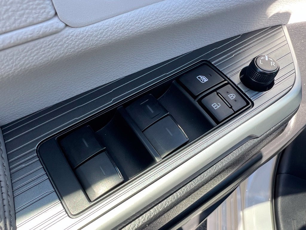2026 Toyota Sienna LE 7 PASSENGERS