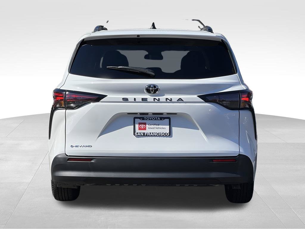 2026 Toyota Sienna LE 7 PASSENGERS
