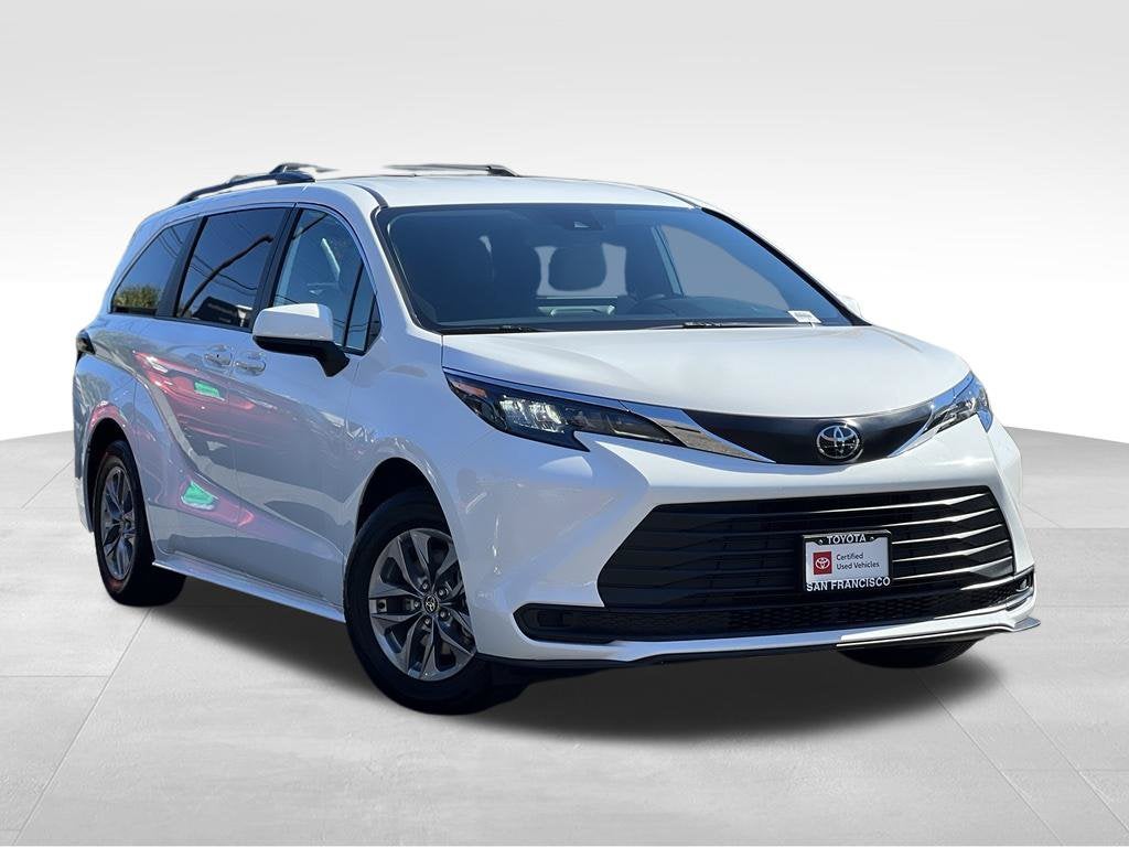 2026 Toyota Sienna LE 7 PASSENGERS