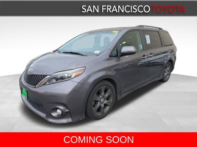 2016 Toyota Sienna SE 8 Passenger