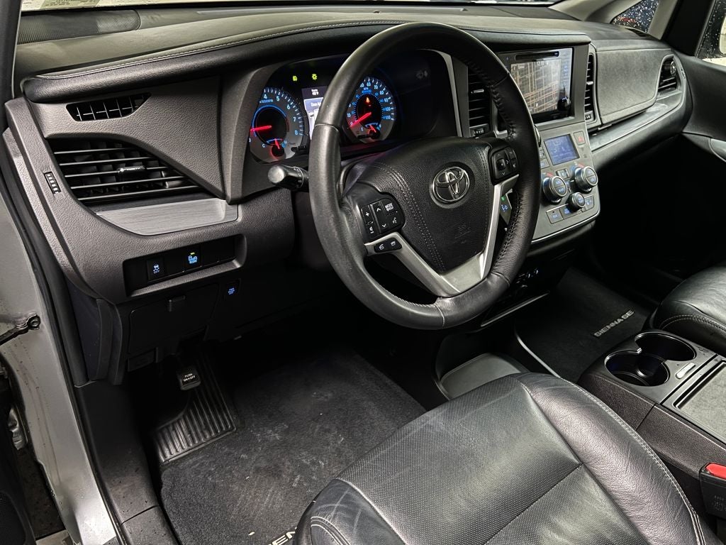 2016 Toyota Sienna SE Premium 8 Passenger