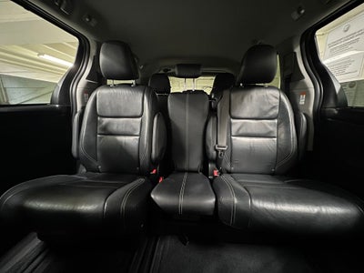 2016 Toyota Sienna SE Premium 8 Passenger