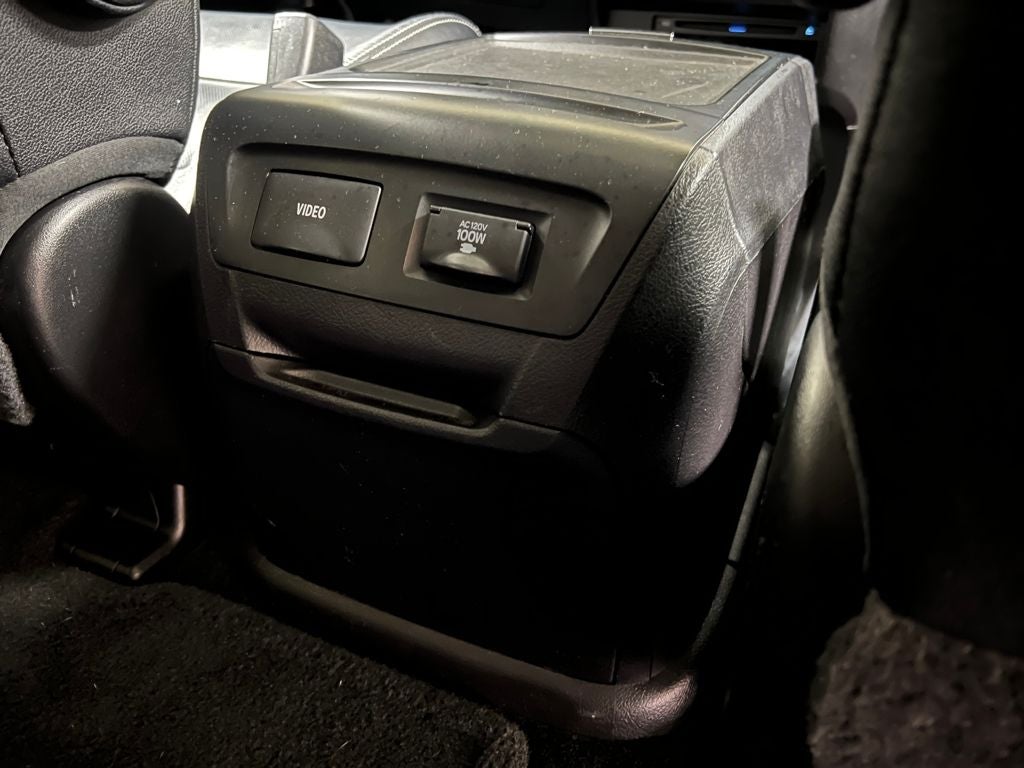 2016 Toyota Sienna SE Premium 8 Passenger