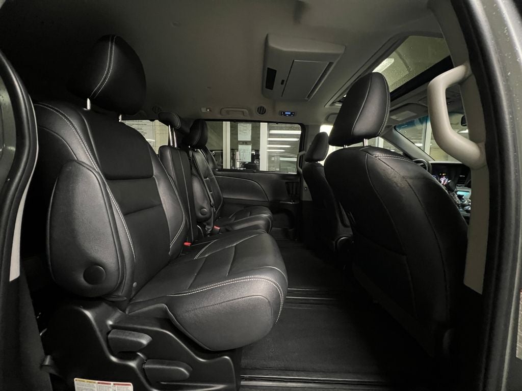 2016 Toyota Sienna SE Premium 8 Passenger