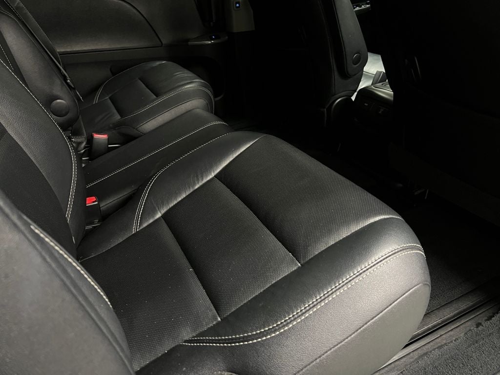 2016 Toyota Sienna SE Premium 8 Passenger