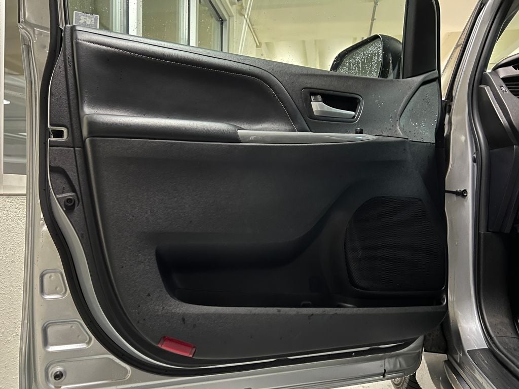 2016 Toyota Sienna SE Premium 8 Passenger