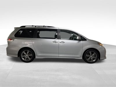 2016 Toyota Sienna SE Premium 8 Passenger