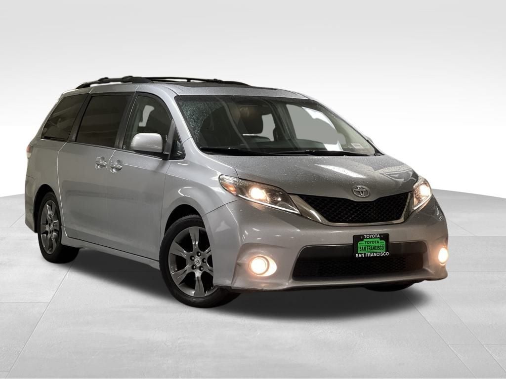 2016 Toyota Sienna SE Premium 8 Passenger