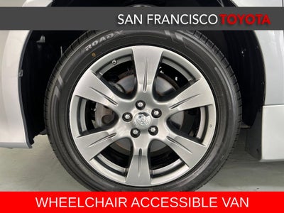 2017 Toyota Sienna SE 8 Passenger