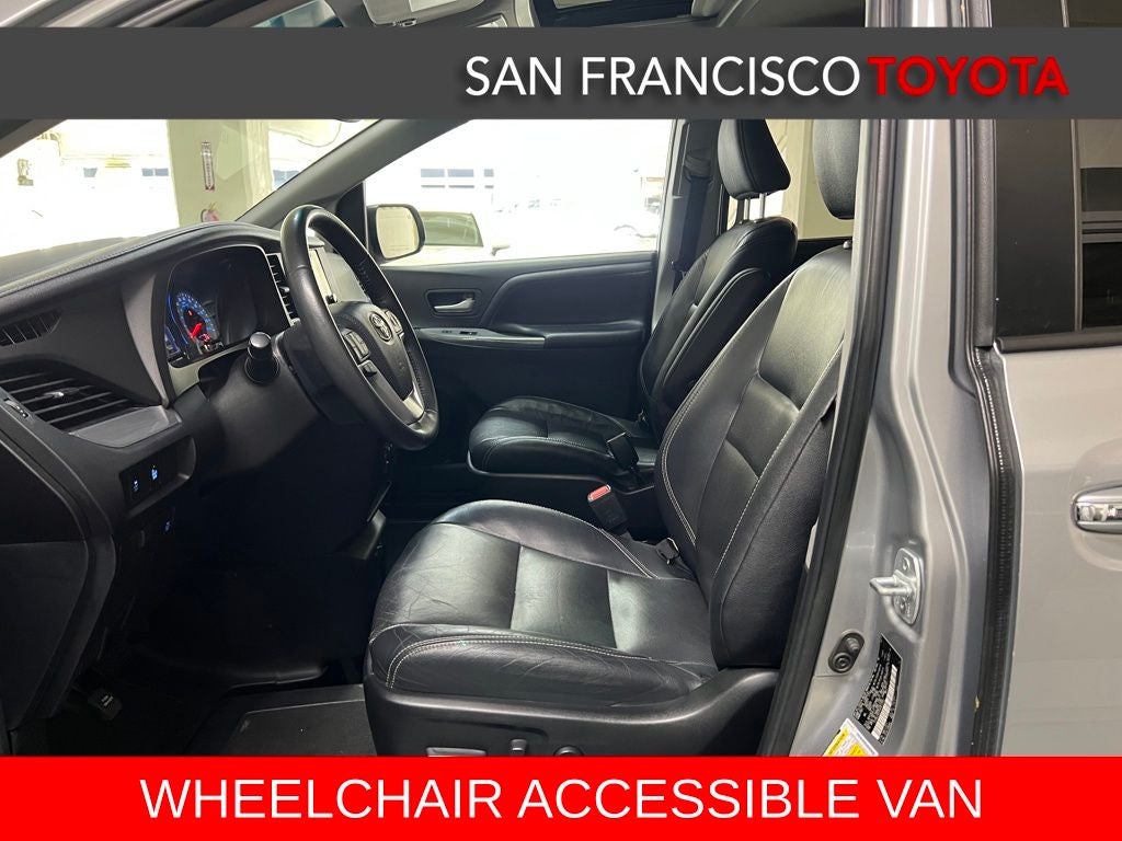 2017 Toyota Sienna SE 8 Passenger