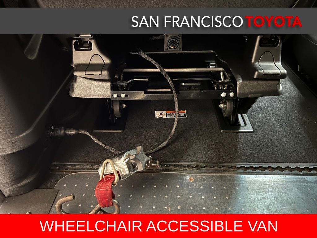 2017 Toyota Sienna SE 8 Passenger